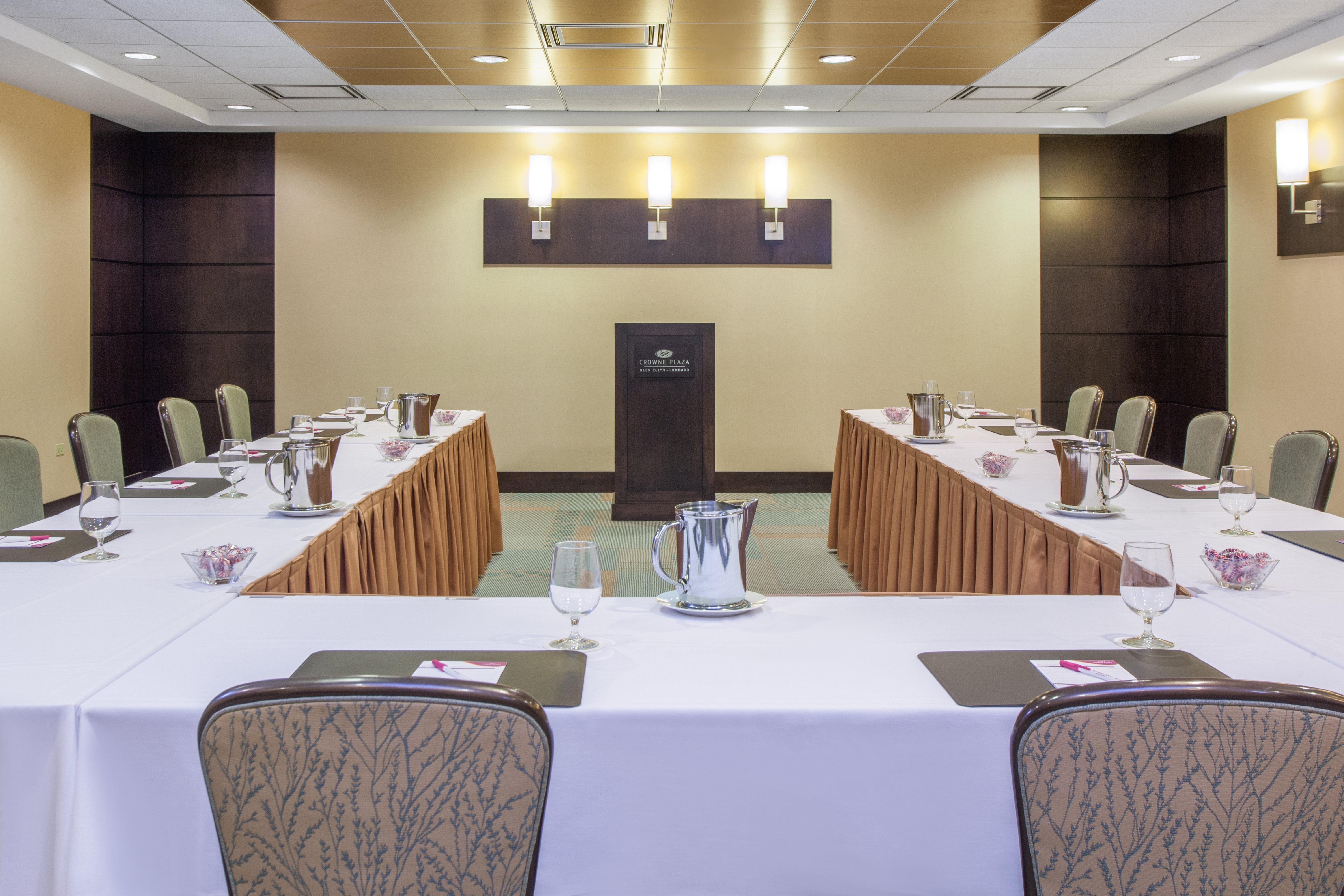 Crowne Plaza Hotel Glen Ellyn/Lombard By Ihg Екстериор снимка
