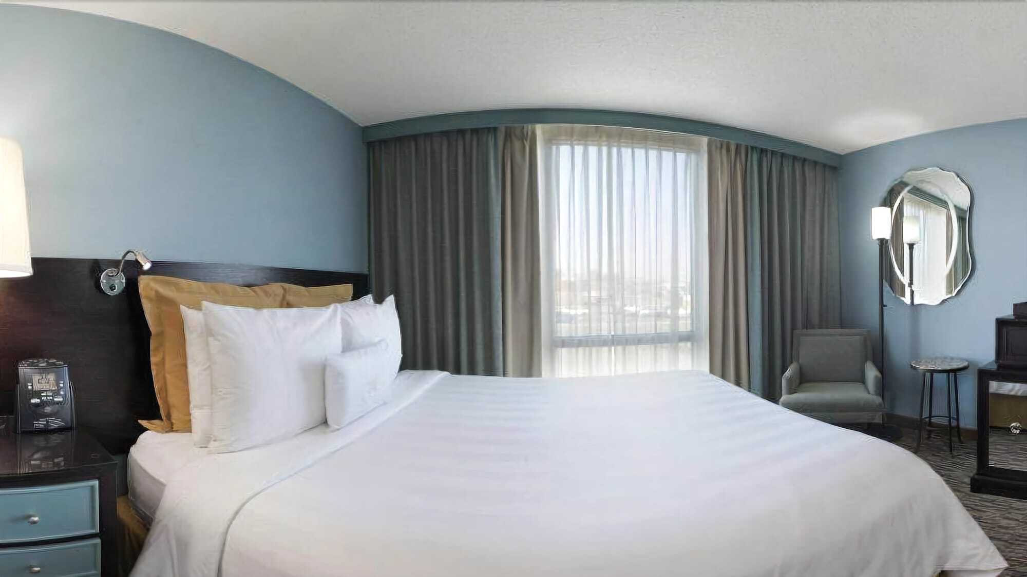 Crowne Plaza Hotel Glen Ellyn/Lombard By Ihg Екстериор снимка